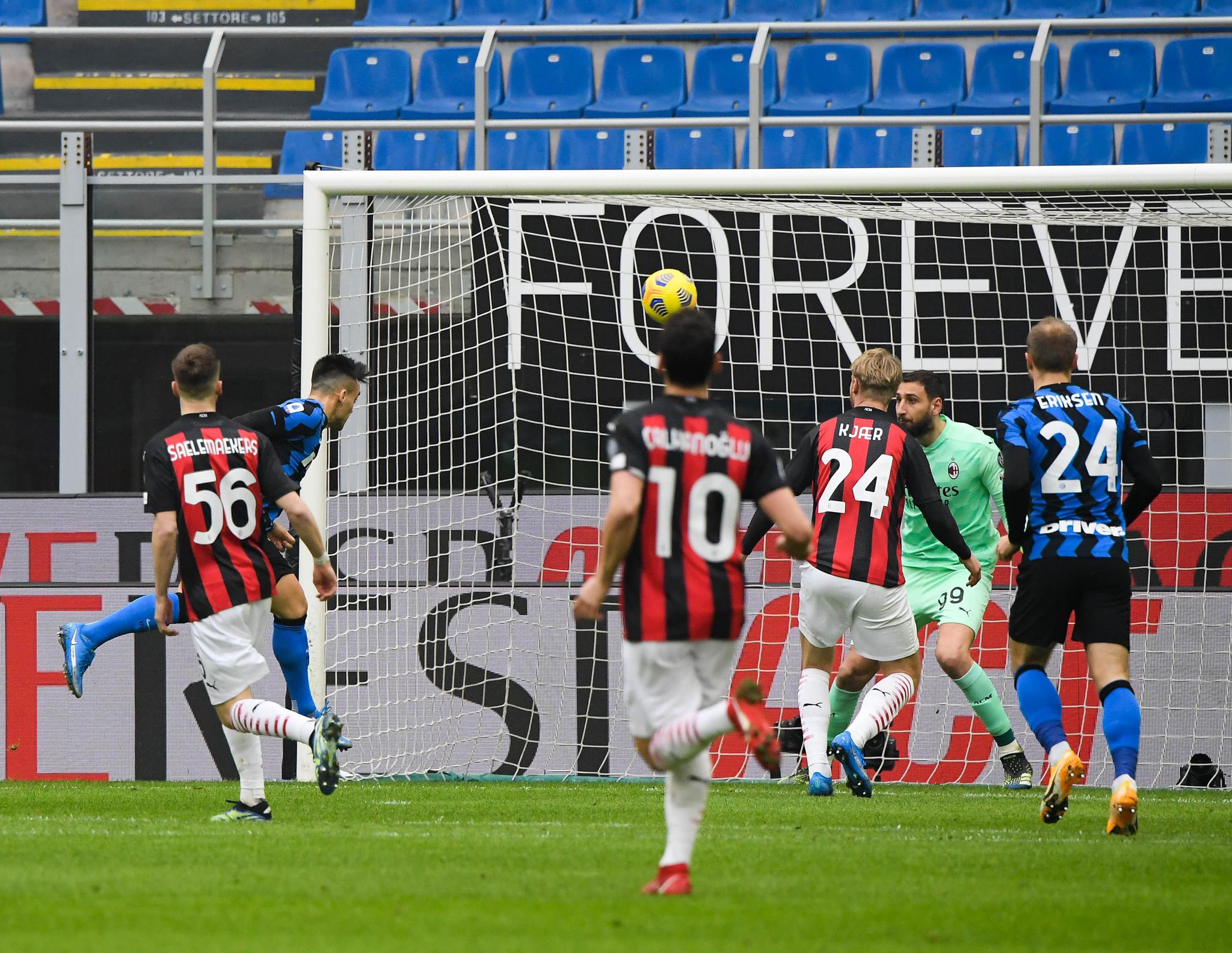 中国足球报道：苏宁轻取哈尔滨毅腾，继续领跑积分