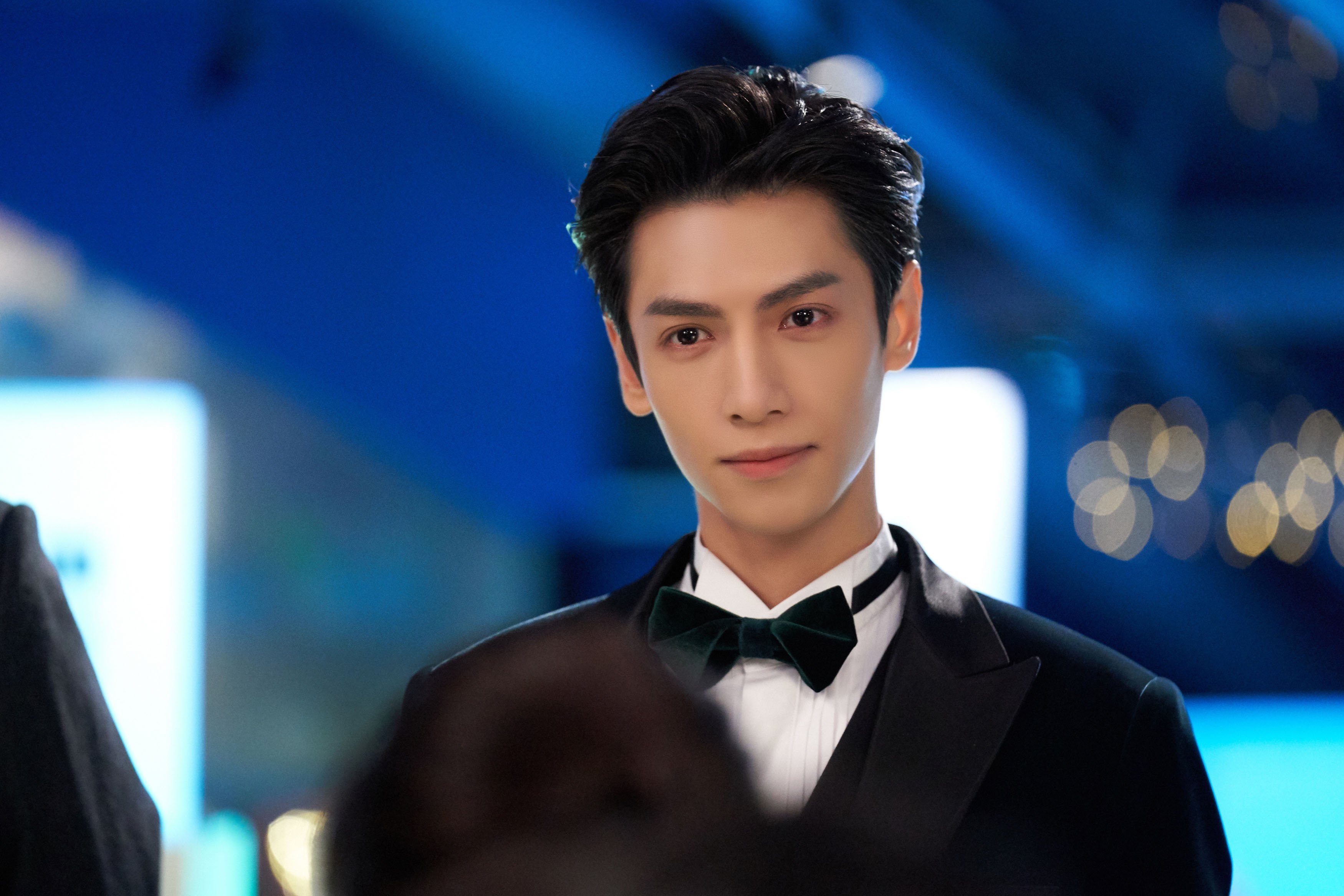 爱游戏大厅-当F1引擎在巴林咆哮，三笘薰在英超赛道完成弯道超车